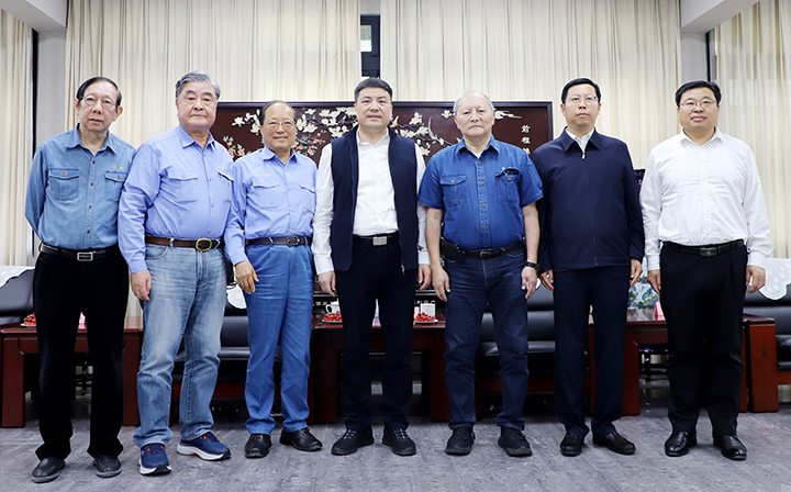 2025年4月16日，江西省台湾事务办公室蔡清平主任等一行莅临亚泥(中国)暨江西亚东水泥公司进行考察指导，亚泥(中国)徐旭平副董事长、张振昆执行长、俞剑屏副执行长及江西亚东田隆总经理等陪同交流。